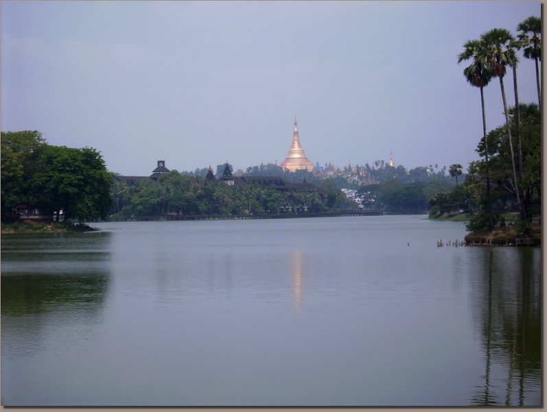 Yangon - Kandawgyi-See und Shwedagon-Pagode