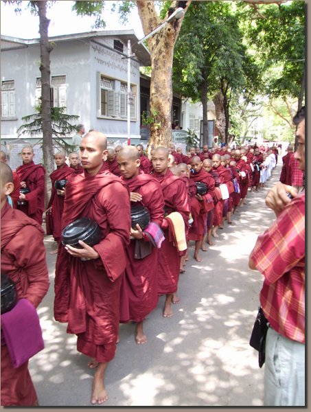 Mandalay - Mnchsspeisung