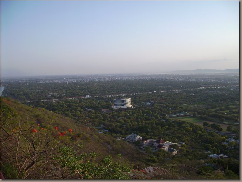 Mandalay - Mandalay-Hill mit Blick auf die Stadt