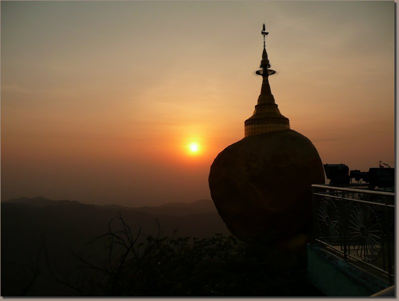 Kyaiktiyo - der goldene Felsen