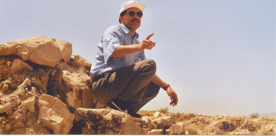 Bischapur - unser Reiseleiter Dr. Mehr Newid vor dem Annahita-Tempel