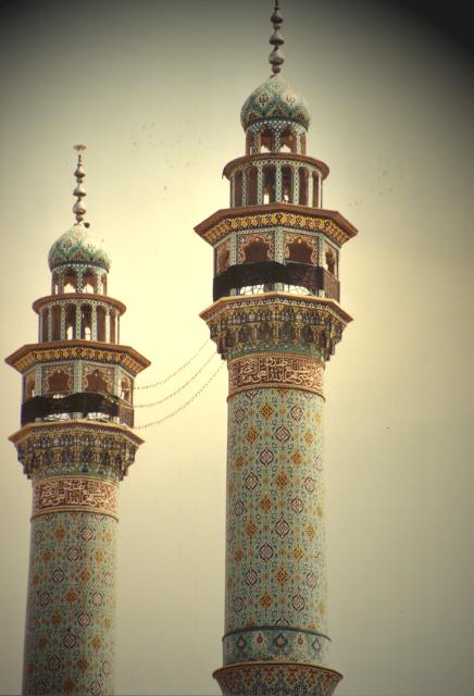Qom - Minarette der Hauptmoschee im heiligen Bezirk der Stadt